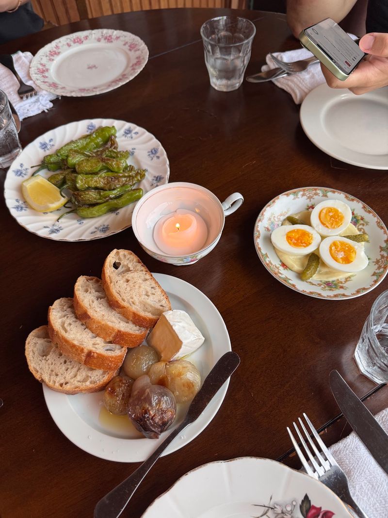 Cafe Mutton, Hudson