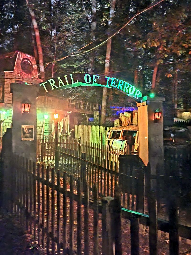 10 Connecticut Fall Bucket List Experiences Worth Clearing A Weekend For - Decor Hint Trail Of Terror