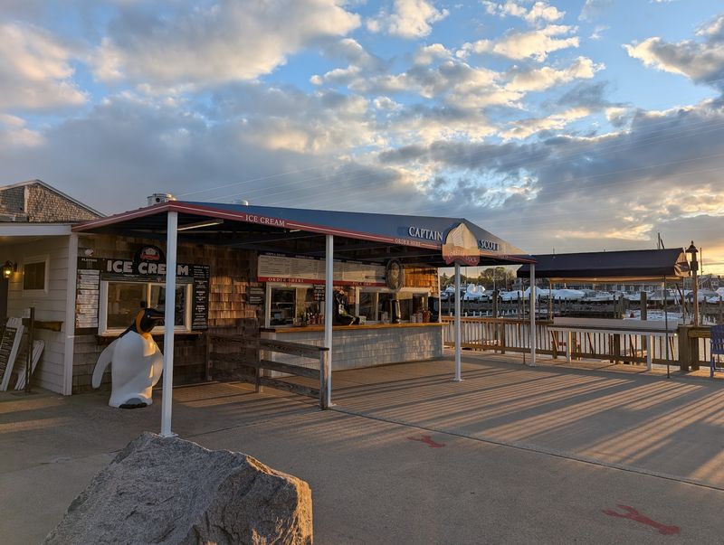 Captain Scott's Lobster Dock, New London