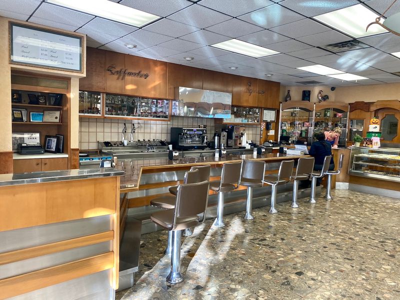 11 Vintage Connecticut Bakeries Keeping Old-School Baking Traditions Alive - Decor Hint Modern Pastry Shop, Hartford