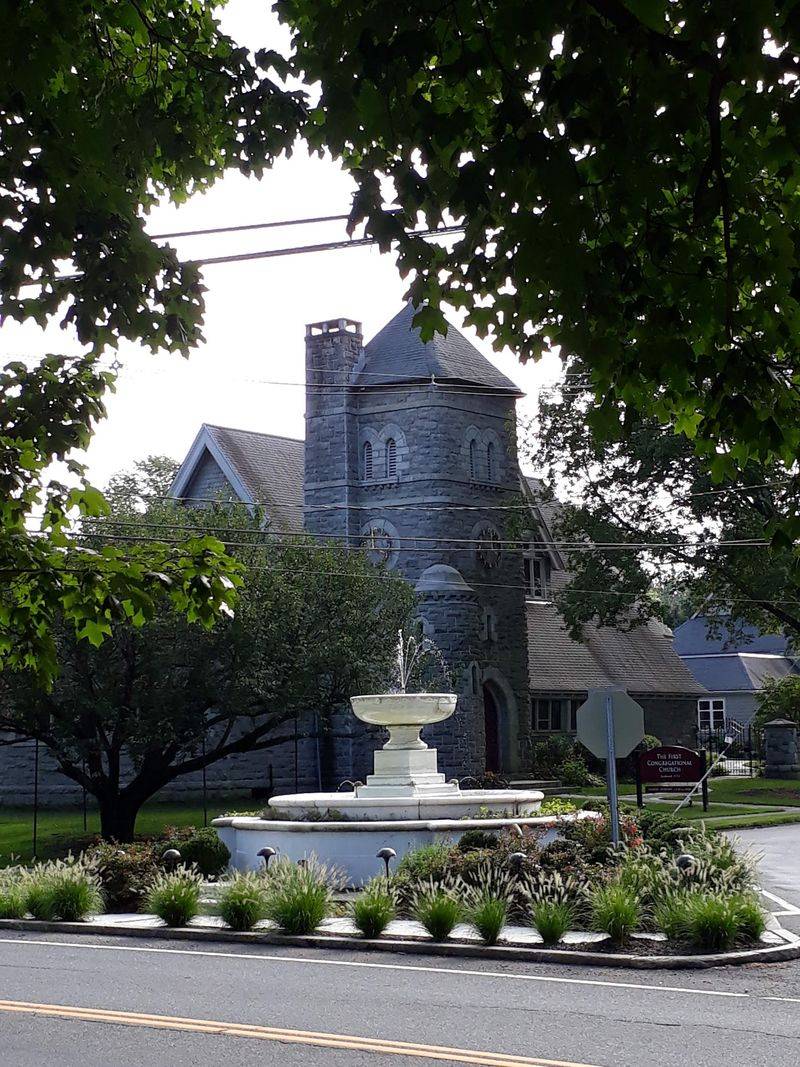 11 Connecticut Towns Where You Can Park Once And Explore Shops, Cafes And Local Sights On Foot - Decor Hint Ridgefield
