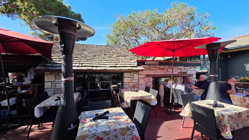 This California Town Of Fewer Than 4,000 People Somehow Has More Than 60 Restaurants - Decor Hint Treehouse Cafe - Globally Influenced Dishes In A Distinctive Upstairs Setting