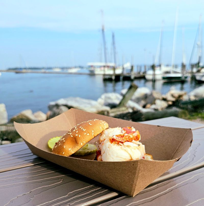 Abbott's Lobster In The Rough, Noank