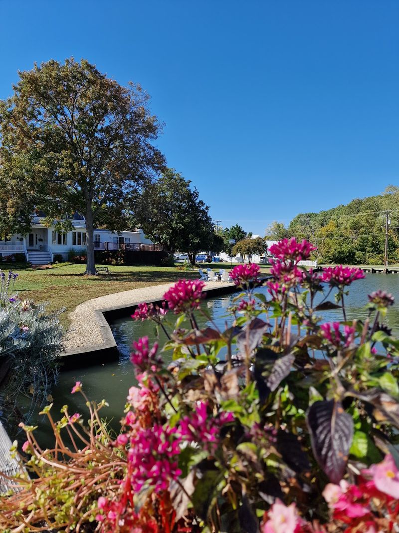 This Magical Maryland Town Looks Like It Belongs In A Fairy Tale - Decor Hint Festivals Through Every Season