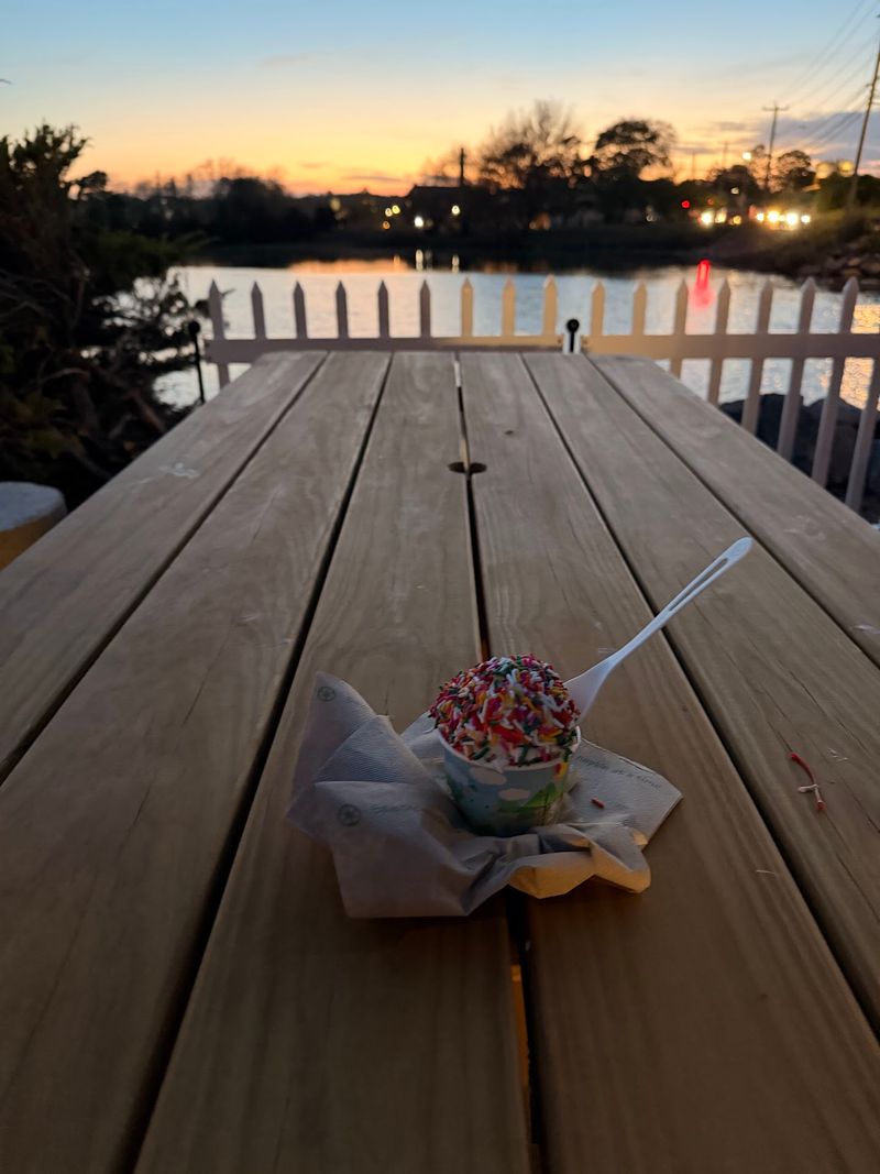 This Tiny Connecticut Seafood Shack Has Fried Clams That Are Absolutely Worth Trying - Decor Hint Soft-Serve Cones Finish The Meal