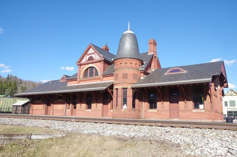 Locals Say This Maryland Mountain Town Has Become Too Popular For Its Own Good - Decor Hint The 1884 Train Station That Started Everything