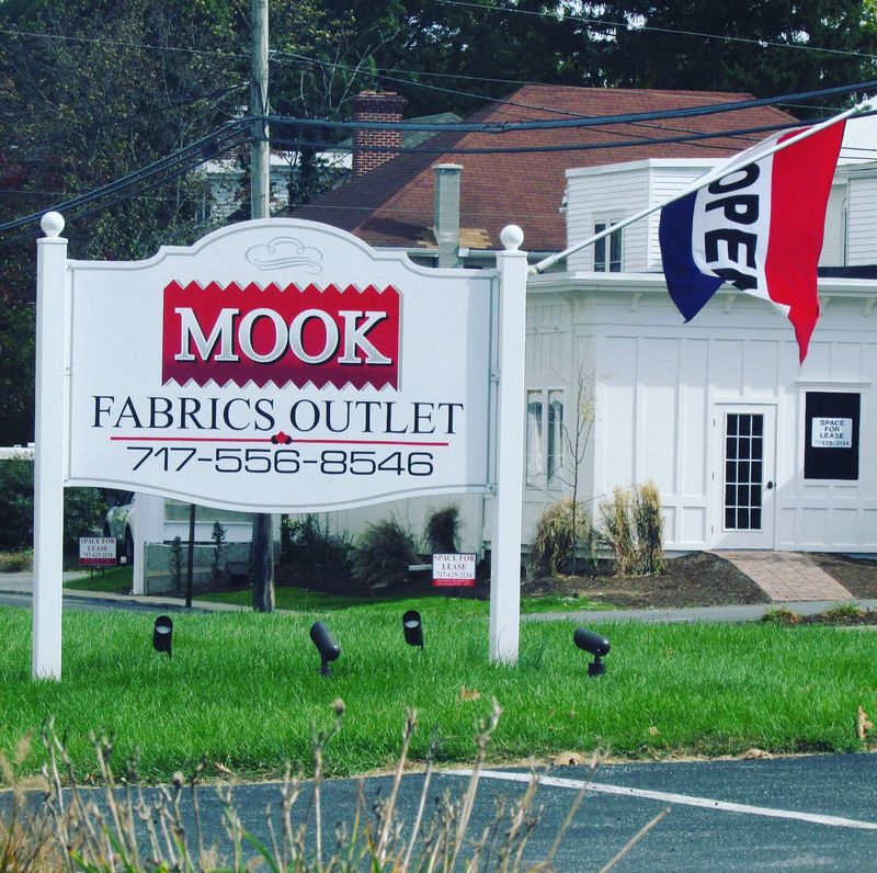 Mook Fabrics Outlet, Leola