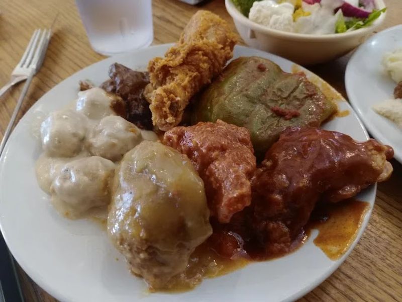 People Are Going Crazy Over The Comforting Meals At This Classic West Virginia Diner - Decor Hint Supper Calls For Gravy