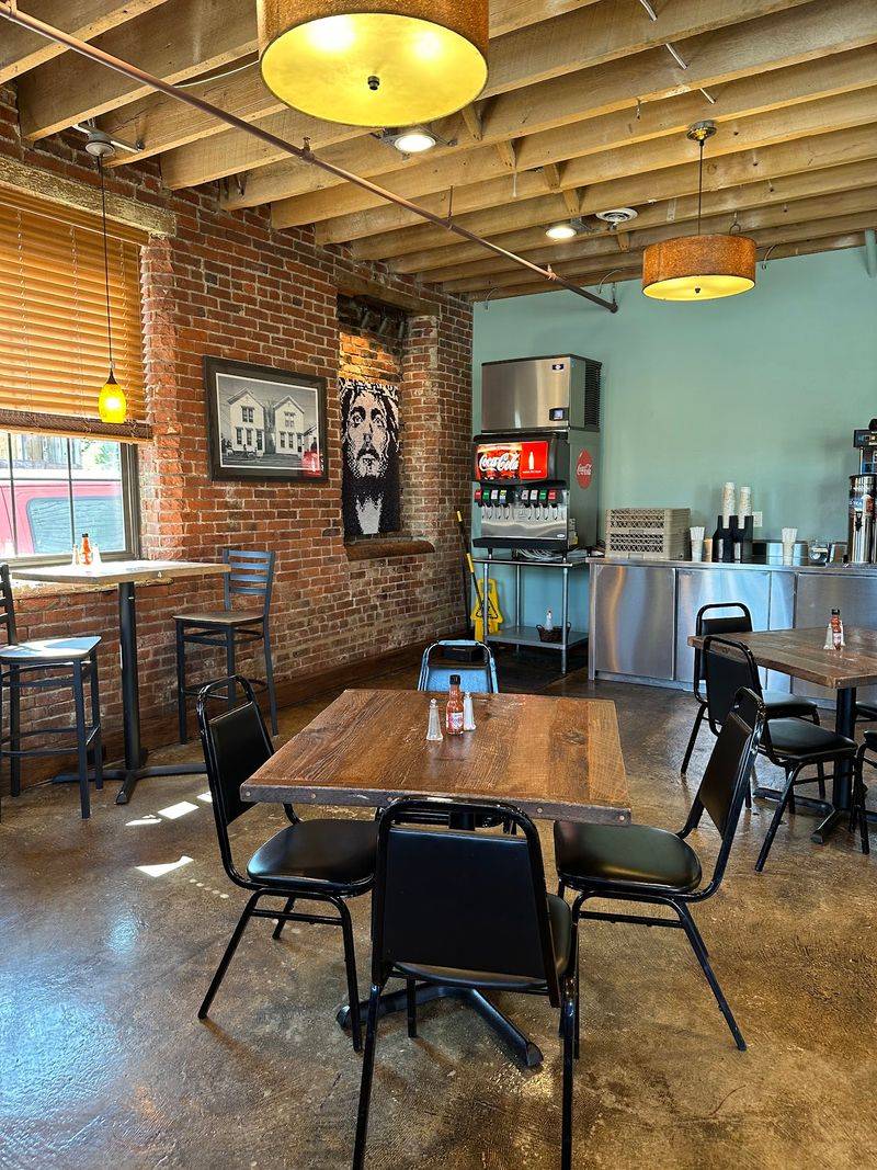 An Unforgettable Meal Awaits At This Pay-What-You-Can Restaurant In Kentucky - Decor Hint Volunteers Who Keep The Doors Open