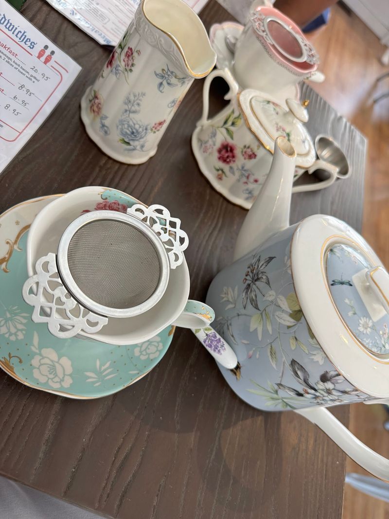 10 Places In Rhode Island Where Tea And Fresh Scones Still Feel Delightfully Old-Fashioned - Decor Hint Kellie’s Cafe, Newport