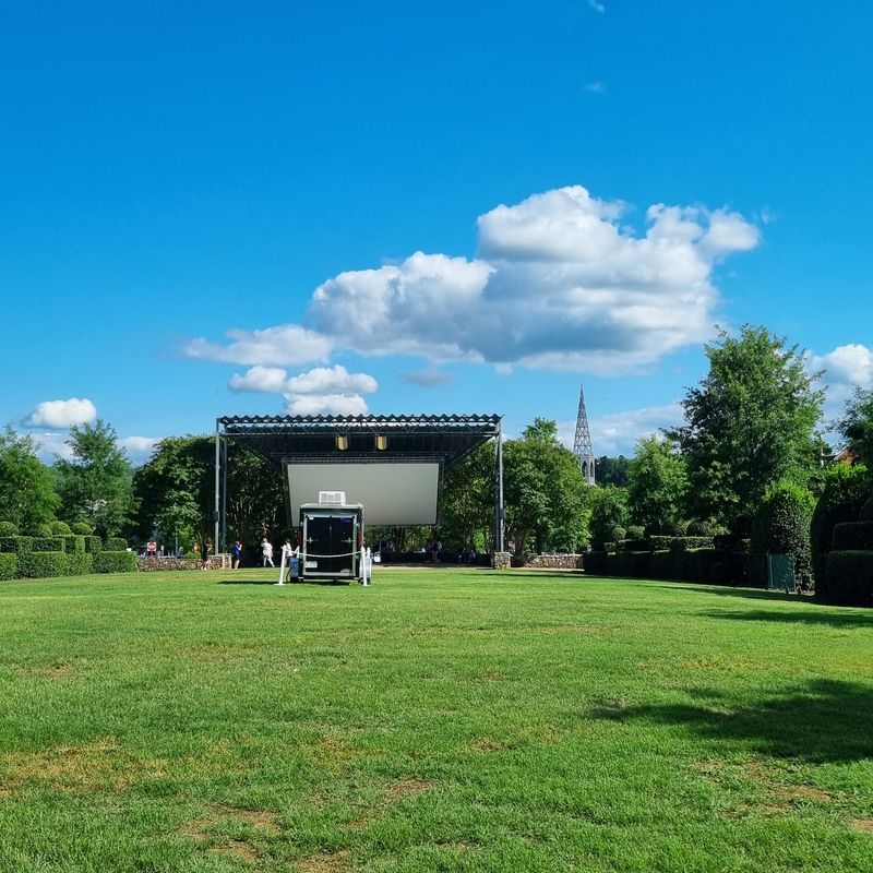 Enjoy A Full Symphony Performance In A Relaxed Neighborhood Setting
