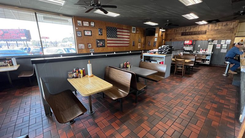 This Alabama BBQ Joint Has Been Serving Since 1891 – And It's Still Worth The Drive - Decor Hint The Room Shows Its Age