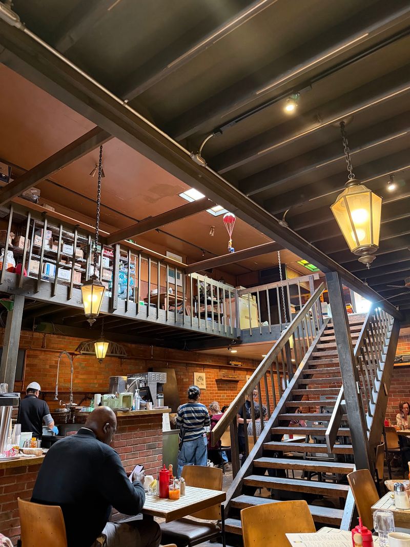 Montclair Egg Shop, Oakland