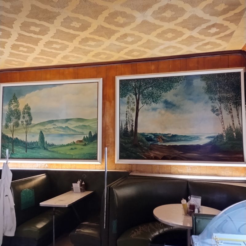 The Wisconsin Tavern That Turns A Simple Burger Into A Road Trip Worth Taking - Decor Hint Notice The Old Booths