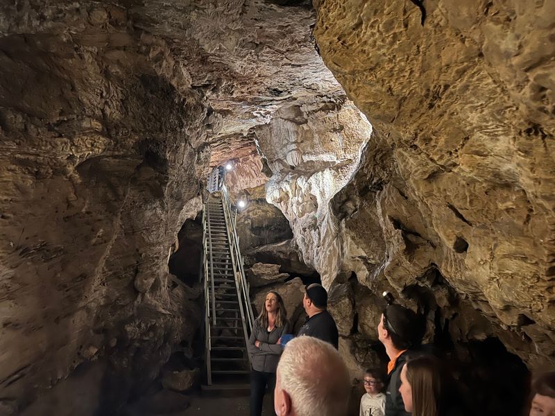 Most People Walk Right Past This Stunning Underground Cave In Washington - Decor Hint Pack A Jacket
