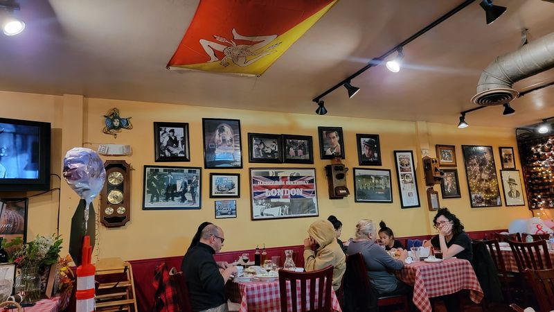 Cafe Corleone, Paramount
