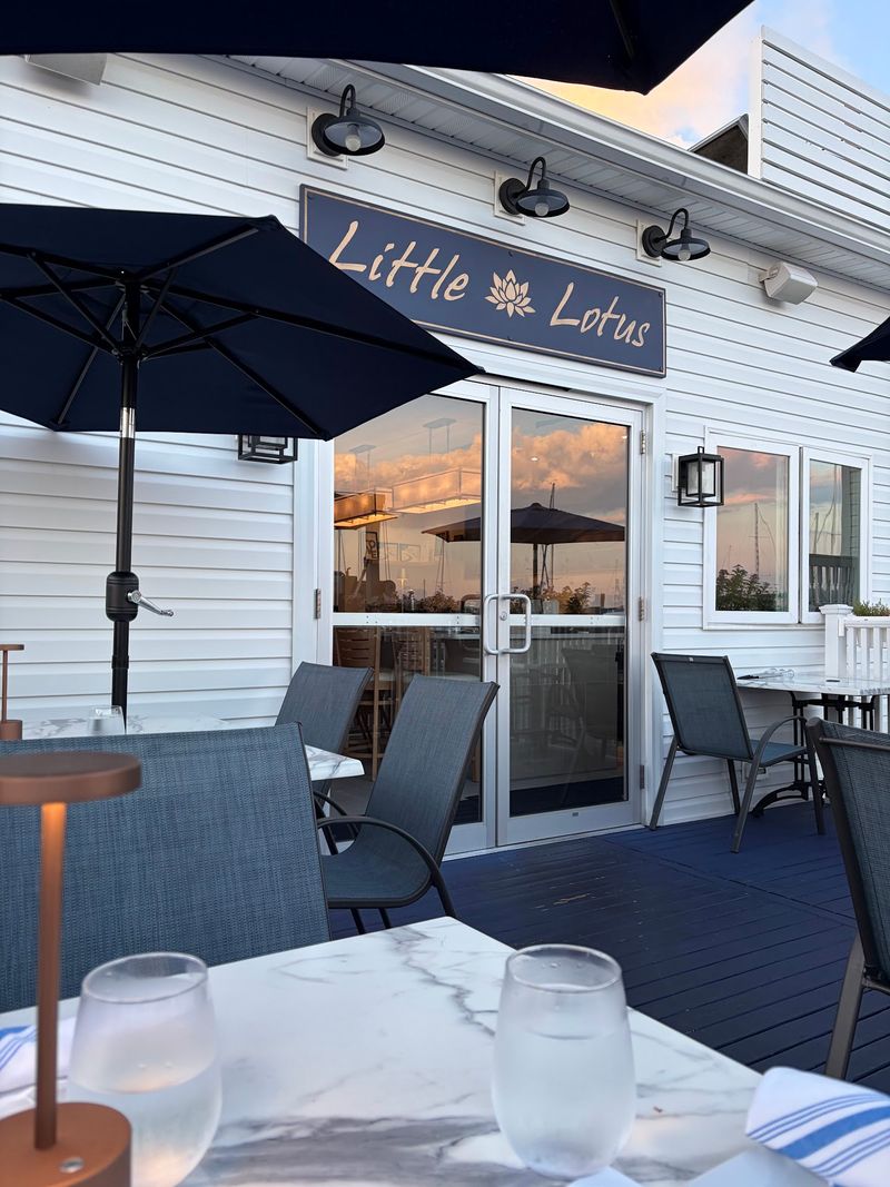 A Quiet Waterfront Corner Hides The Restaurant
