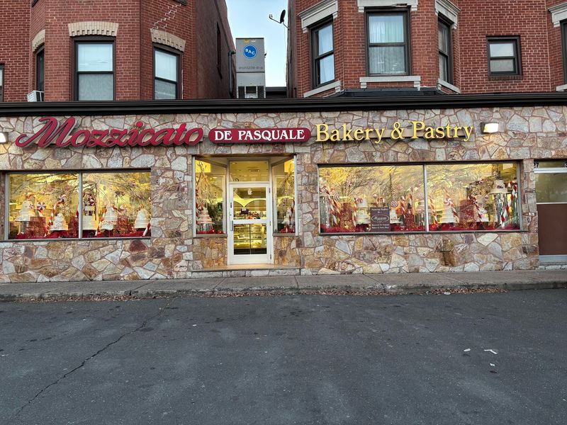 11 Vintage Connecticut Bakeries Keeping Old-School Baking Traditions Alive - Decor Hint Mozzicato DePasquale Bakery & Pastry Shop, Hartford