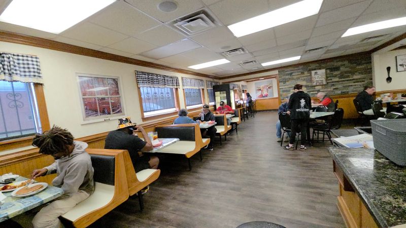 10 Blue Collar North Carolina Restaurants That Serve Huge Portions For Cheap - Decor Hint Stockyard Restaurant, Charlotte