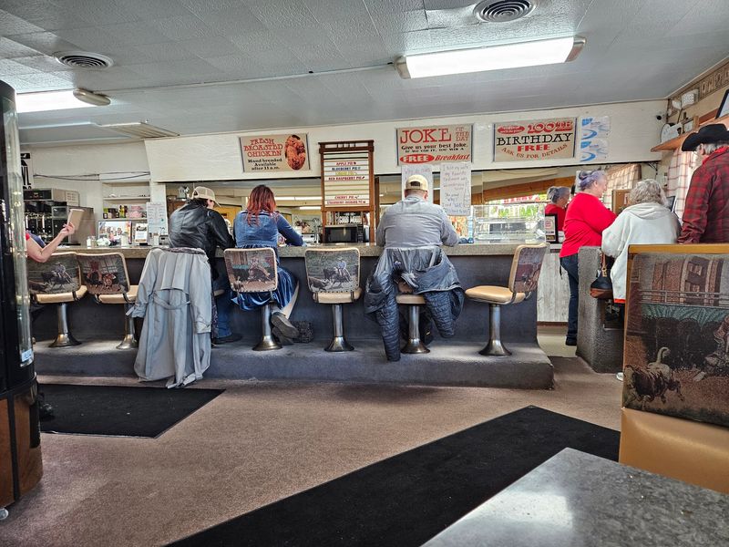 11 Surprisingly Affordable Idaho Restaurants Where You Can Eat Like A King - Decor Hint North Hi-Way Cafe, Idaho Falls