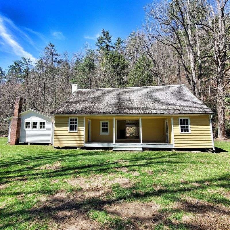15 Abandoned North Carolina Places With Stories Creepier Than Any Haunted House - Decor Hint Cataloochee Historic District, Waynesville Area