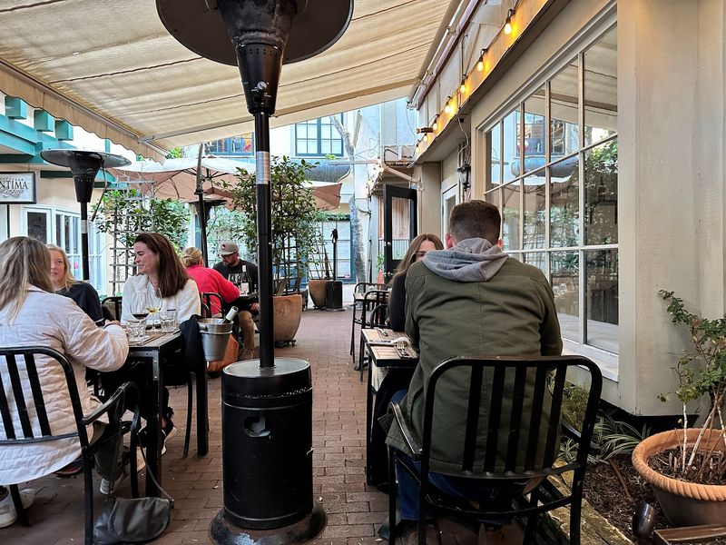 This California Town Of Fewer Than 4,000 People Somehow Has More Than 60 Restaurants - Decor Hint Il Tegamino - An Intimate Italian Experience