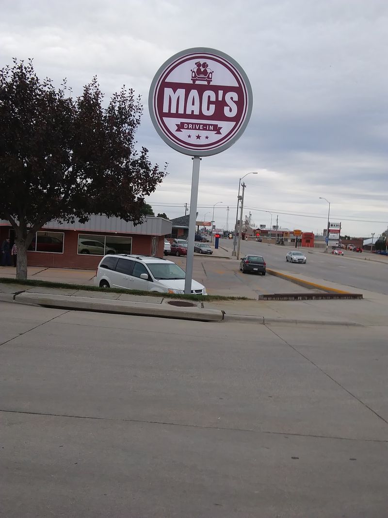 Nebraska’s Best Juicy Cheeseburgers Are Hiding At This Classic Drive-In - Decor Hint A Corner Frozen In 1959