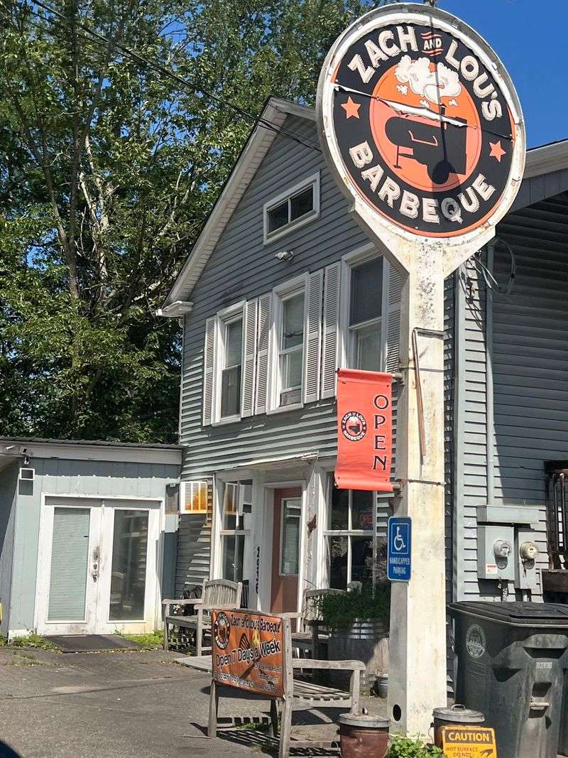 Zach And Lou's Barbeque, Torrington