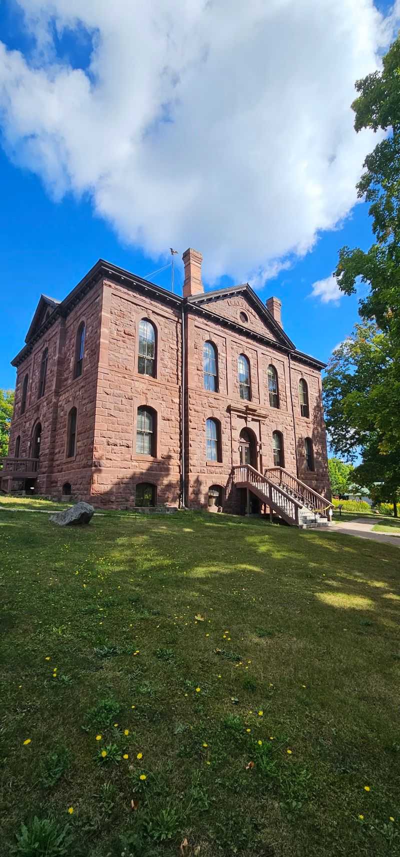 10 Best Must-See Attractions In Wisconsin For An Unforgettable Statewide Road Trip - Decor Hint Apostle Islands National Lakeshore Headquarters, Bayfield
