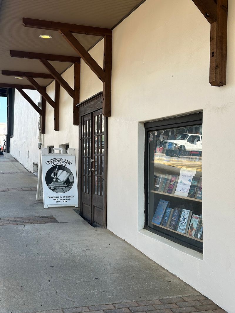 This Georgia Town Is Hiding A Bibliophile's Paradise Filled With Rare And Antiquarian Books - Decor Hint New Ownership, Same Underground Heart