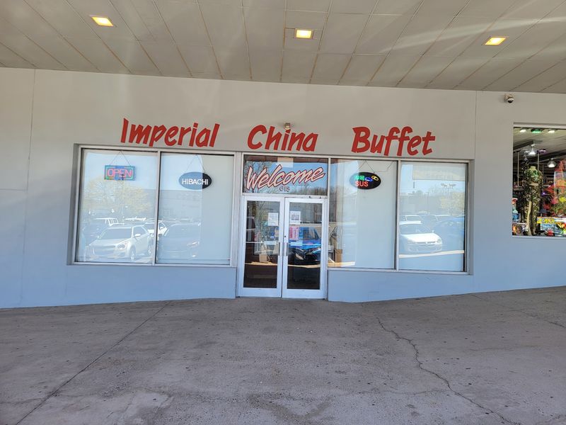 The All-You-Can-Eat Connecticut Spot That Has Fed Generations Of Locals - Decor Hint A Busy Inland Shopping Area Keeps It Easy To Reach