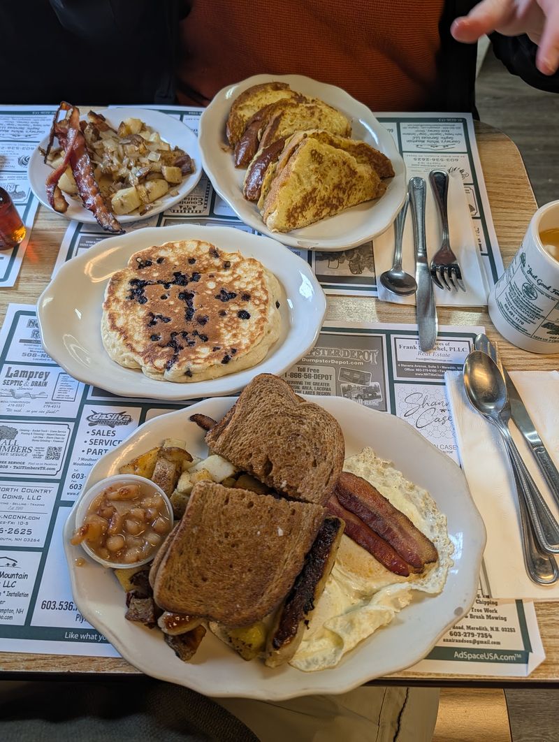 This No-Frills Diner In New Hampshire Serves French Toast Worth Waking Up Early For - Decor Hint Where Everybody Knows Your Order