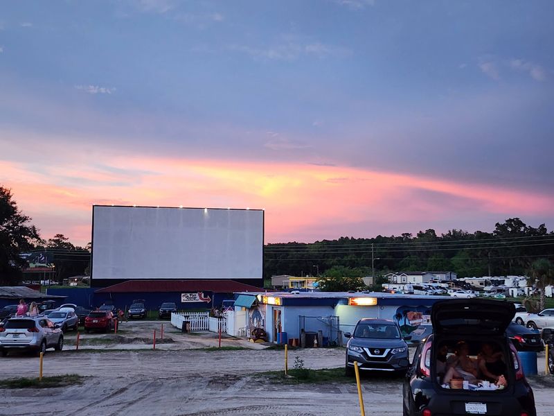 The Nostalgic Drive-In Theater In Florida That's Perfect For Stress-Free Weekends - Decor Hint Easy Nights That Turn Into Family Traditions