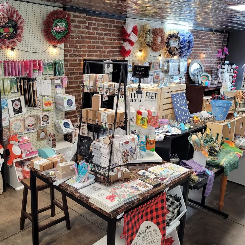 9 Central Kentucky Fabric Shops Where Your Crafting Budget Goes Further - Decor Hint Bluegrass Stitches & Crafts