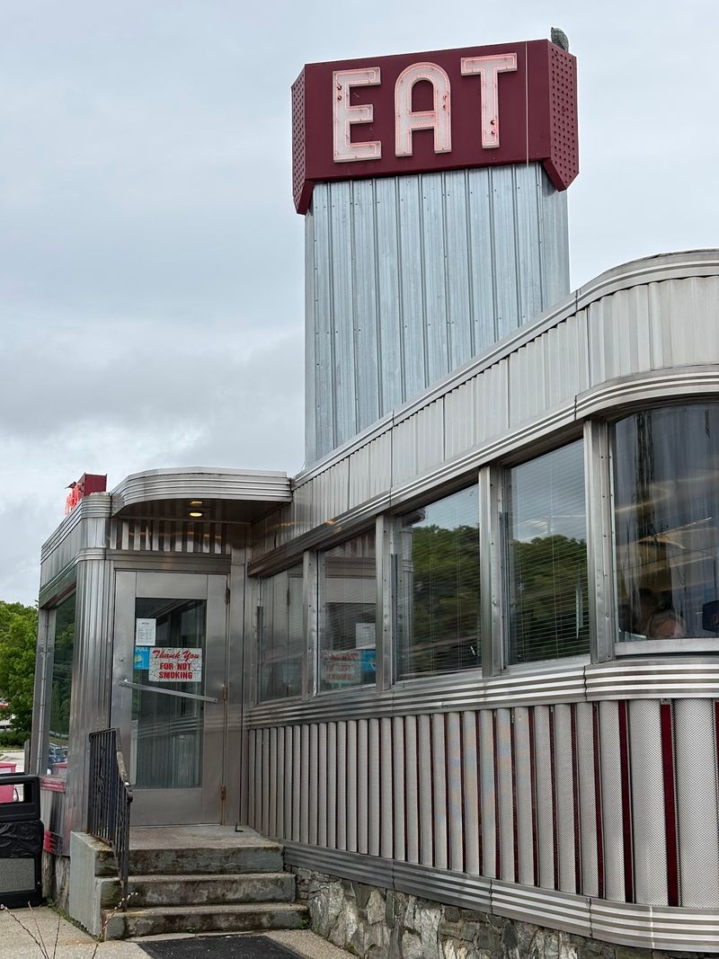 Zip's Diner, Dayville