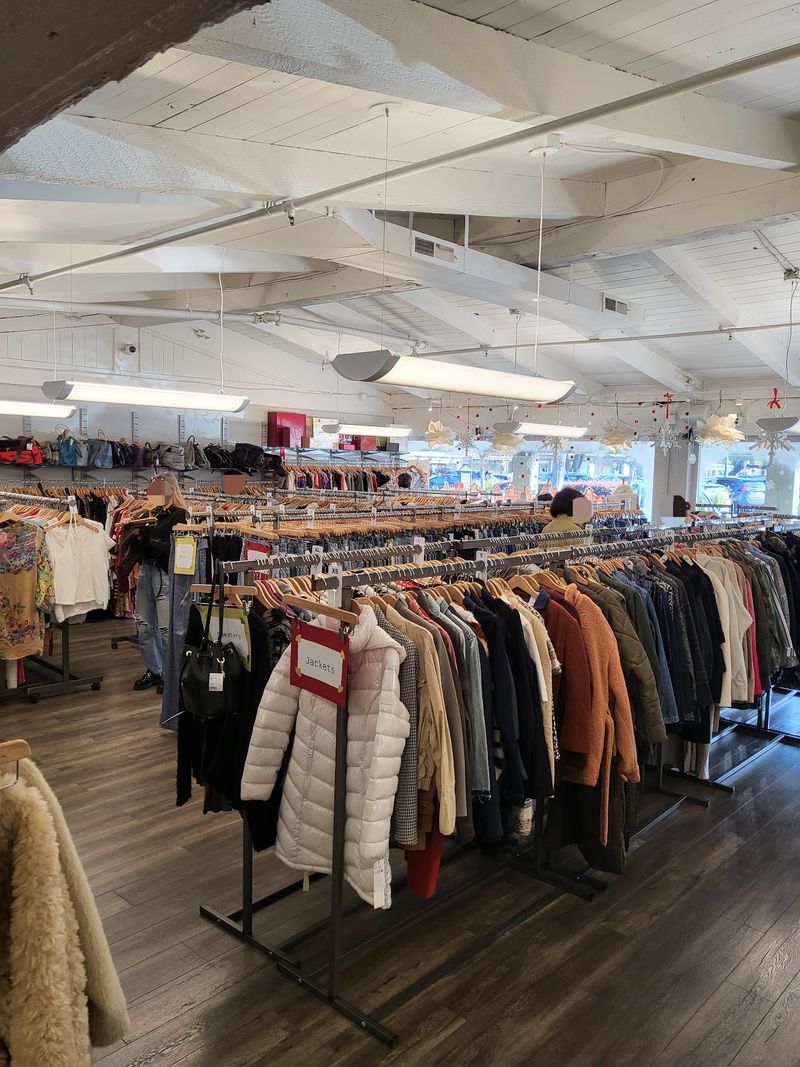 9 California Consignment Centers Where You Can Score Premium Brands For Cheap - Decor Hint Fillmore & 5th, Palo Alto