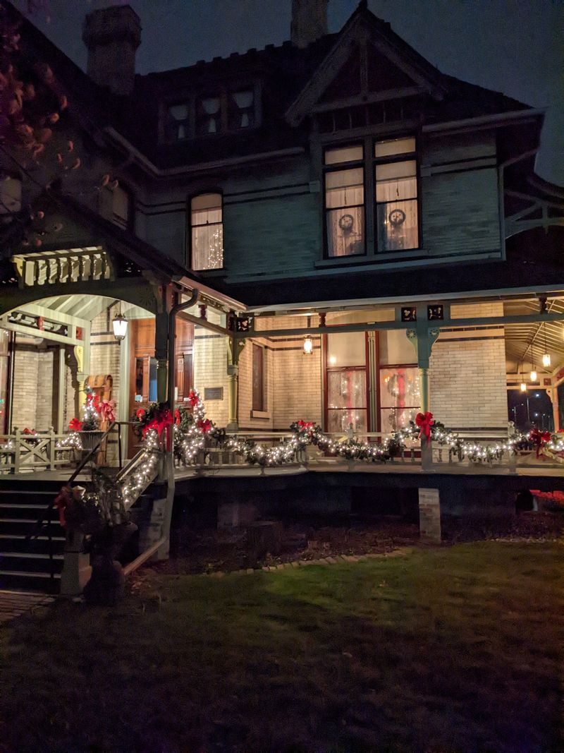 One Of Wisconsin’s Most Unusual Museums Is Probably Closer Than You Think - Decor Hint The House That Lit Up