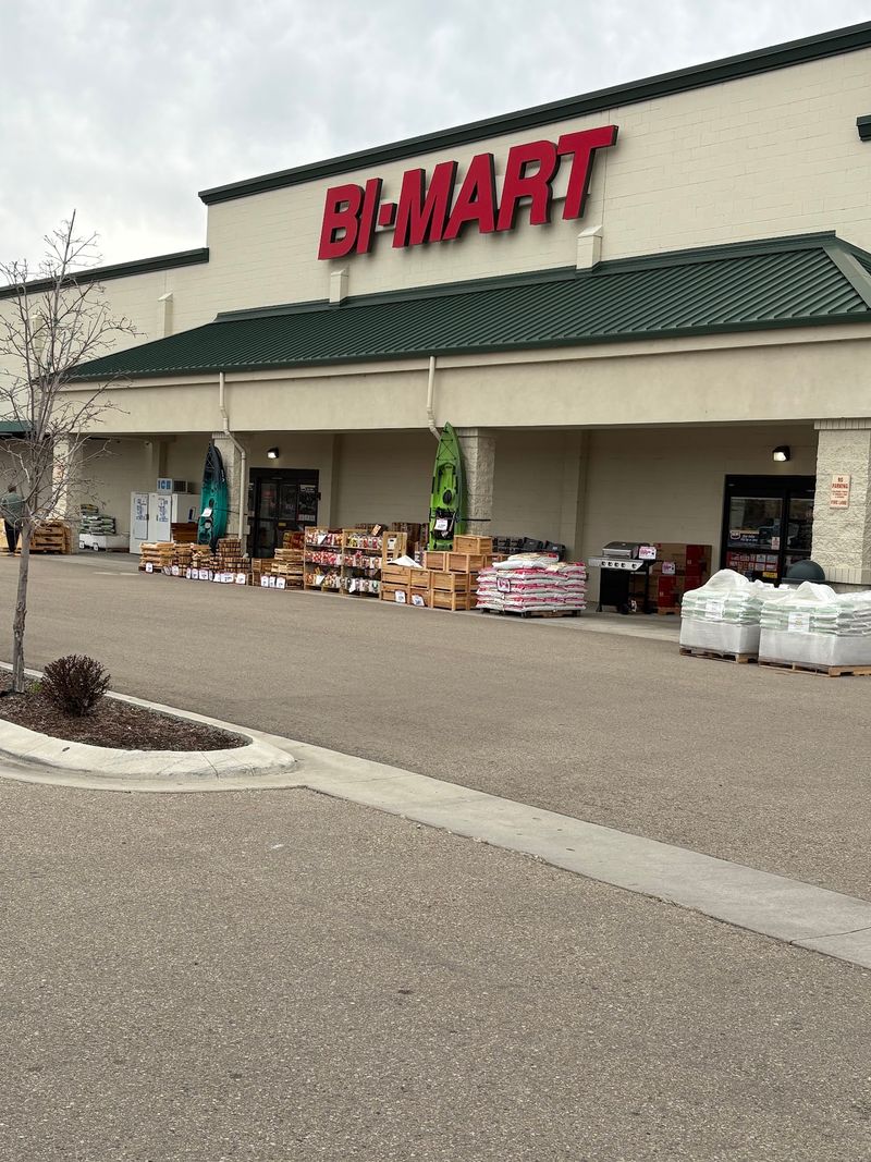 This Idaho Membership Discount Store Has Bargain Hunters Coming Back Again And Again - Decor Hint The Star Location Gives Treasure Valley Shoppers Another Low-Cost Alternative