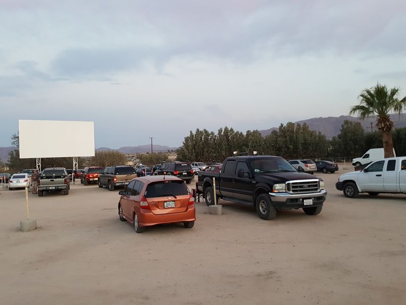This Old-School California Drive-In Still Charges Just $10 To See New Movies - Decor Hint Space For Roughly 330 Cars