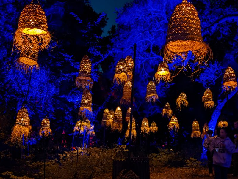Wire Figures Glowing In The Labyrinth