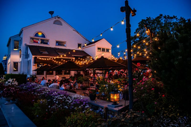 S&P Oyster Restaurant And Bar, Mystic