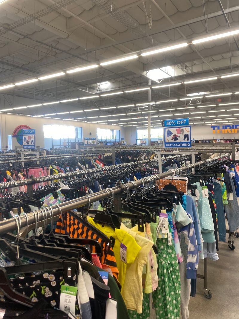 11 Massive California Thrift Stores With Over 15,000 Square Feet Of Secondhand Finds - Decor Hint Goodwill Foothill Ranch