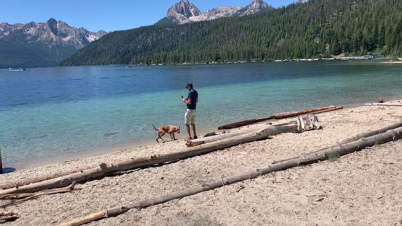 Deep In Idaho's Sawtooths Sits A Lake Where The Peaks Reflect Perfectly At Dawn - Decor Hint Beaches, Dogs, And Picnic Blankets
