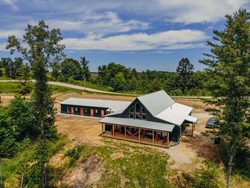 This Quirky Kentucky Community Has Barely 100 Residents, Endless Trails, Legendary Pizza, And A Lot Of Charm - Decor Hint Charm You Can Pack In Your Suitcase