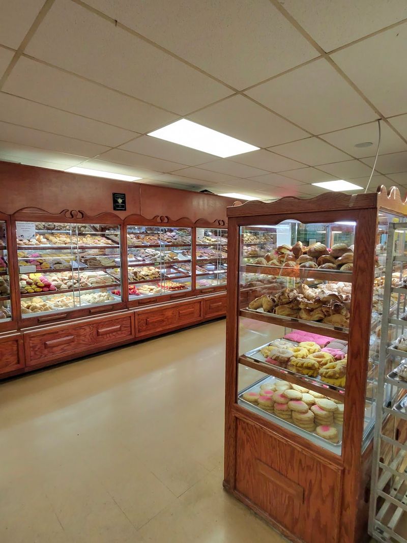 10 Mexican Bakeries In Georgia Filled With Pan Dulce, Conchas, And Churros - Decor Hint La Esperanza Panaderia, Gainesville