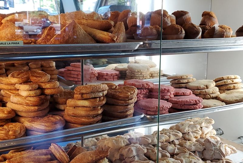 10 Fresno, California Bakeries Locals Keep Coming Back To For Fresh Bread, Pastries And Old-School Sweets - Decor Hint La Estrella Bakery