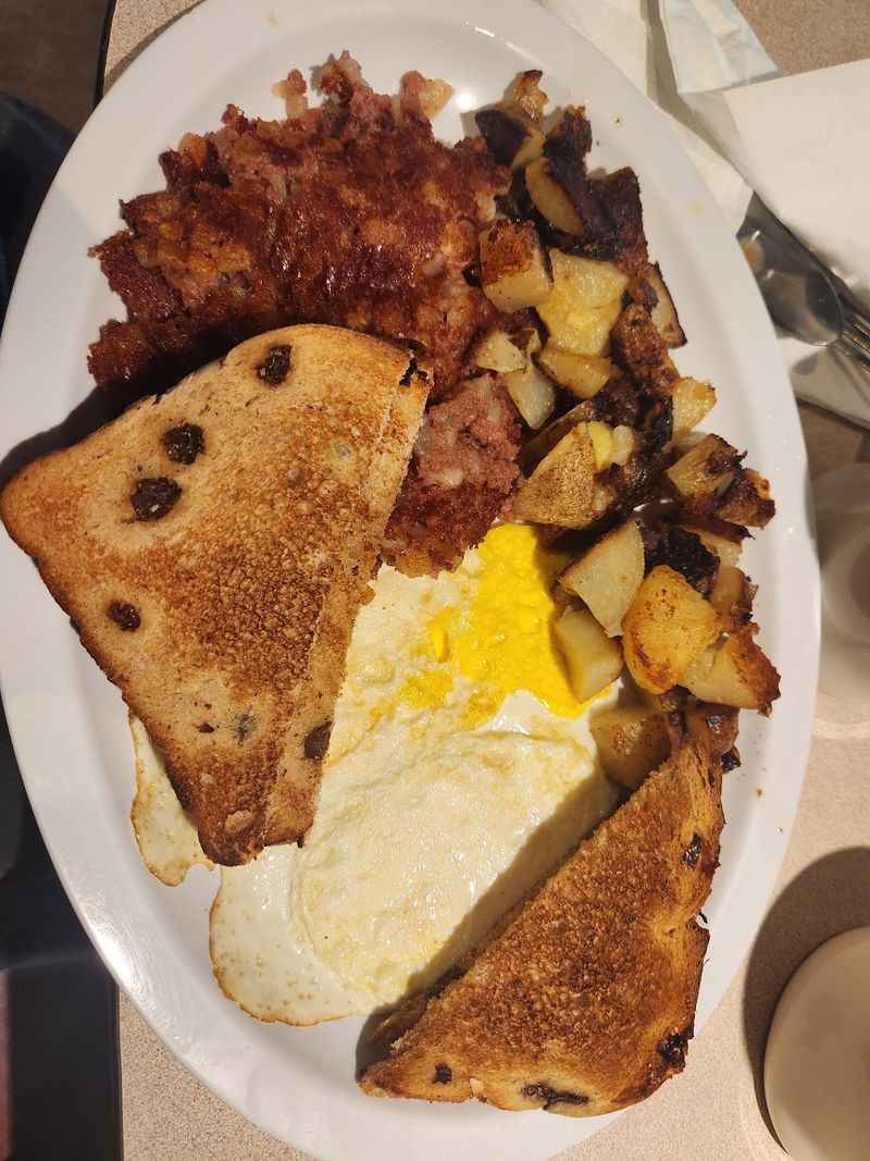 Hearty Plates Keep Mornings Comfortingly Simple