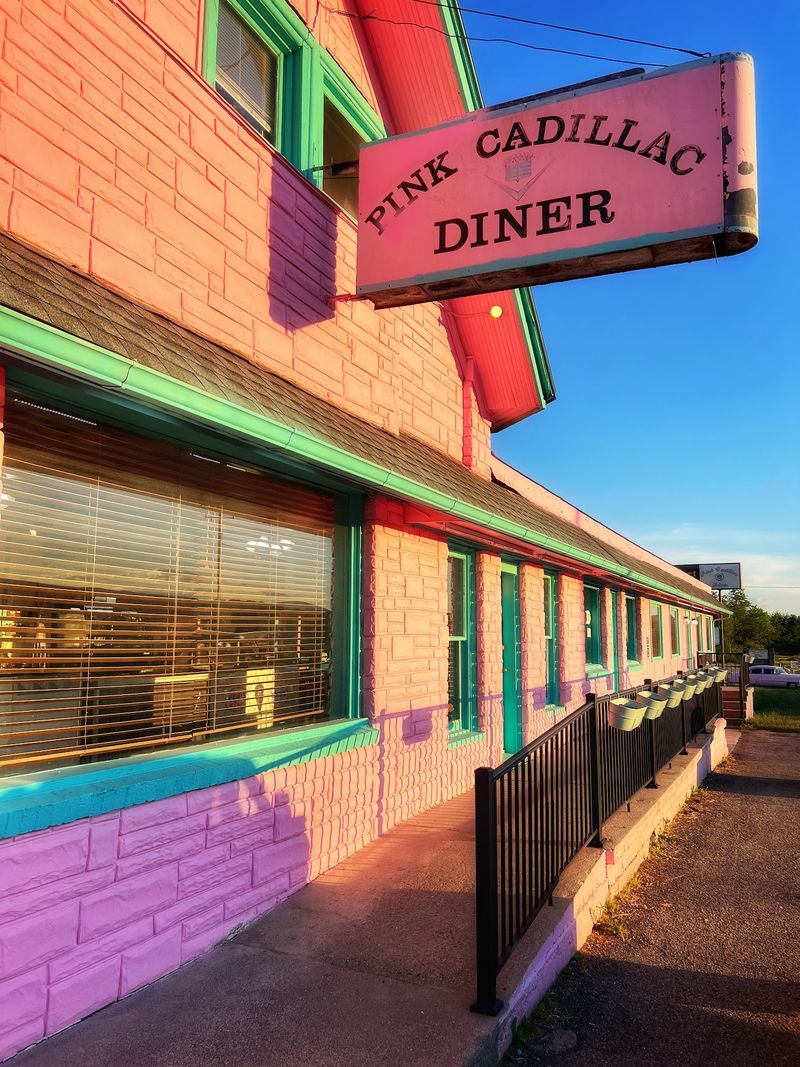 Locals Say This Tiny Virginia Diner Serves One Of The Finest Breakfasts Around - Decor Hint Omelets With Real Imagination