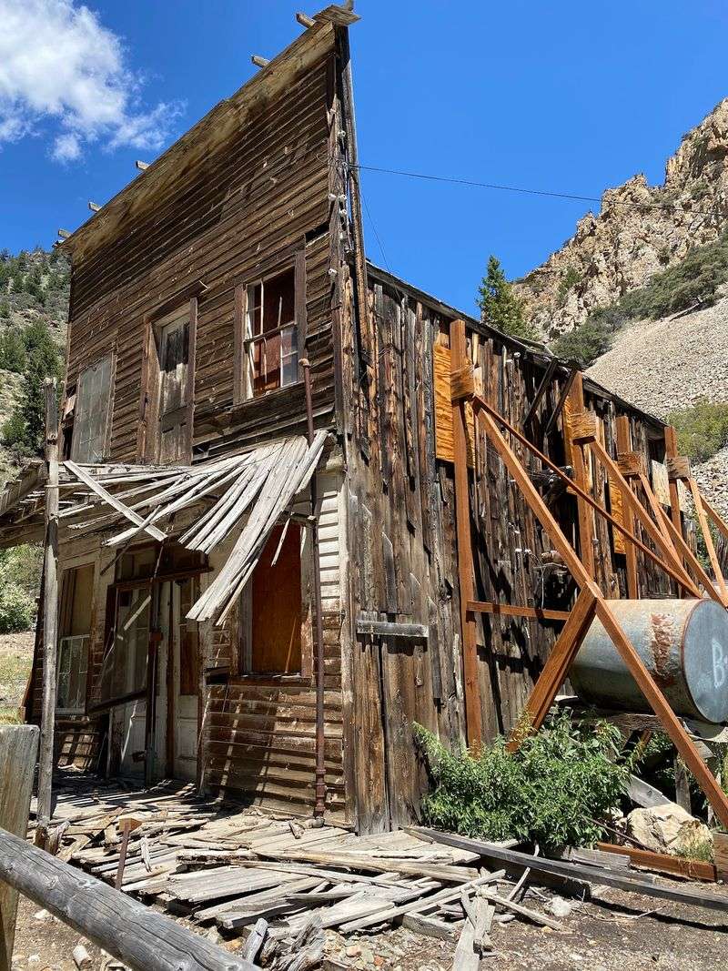 11 Idaho Places That Look Completely Different From The Rest Of The State - Decor Hint Bayhorse Ghost Town - Near Challis