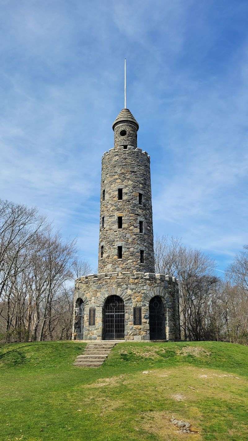 Miantonomi Park Trail, Newport